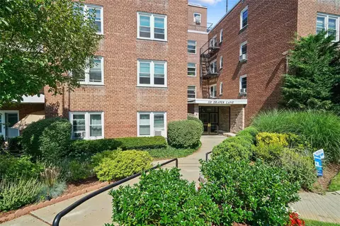 110 Draper Ln #2G, Greenburgh, NY 10522