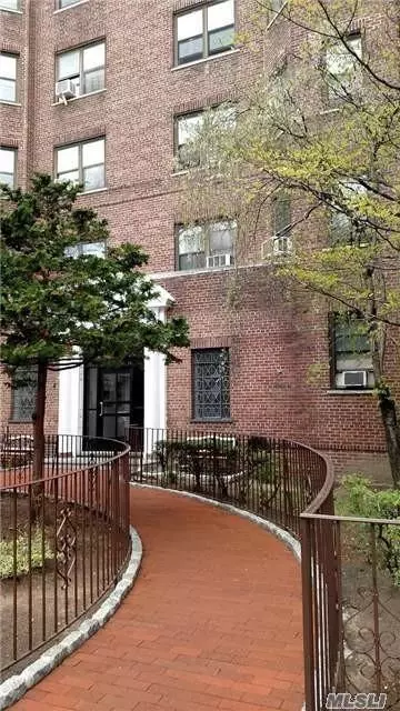 61-41 Saunders St #B49, New York, NY 11374
