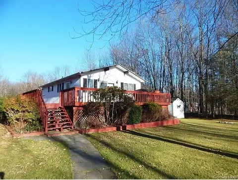 21 Harvard Square Rd, Woodridge, NY 12789