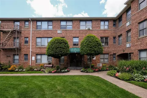 320 Atlantic Ave #B4, East Rockaway, NY 11518