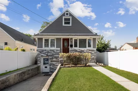 594 Fenworth Blvd, West Hempstead, NY 11552