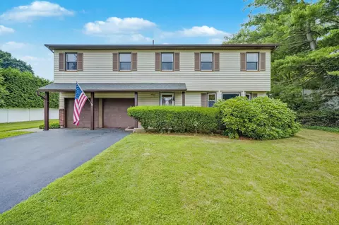 25 Woodsorrel Ln, East Northport, NY 11731