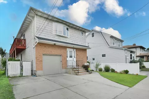 23 Monroe St, Franklin Square, NY 11010