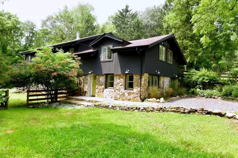 47 Waterbury Rd, Warwick, NY 10990