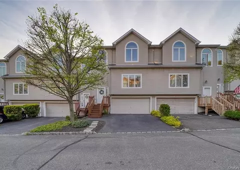 22 Leif Blvd, Clarkstown, NY 10920