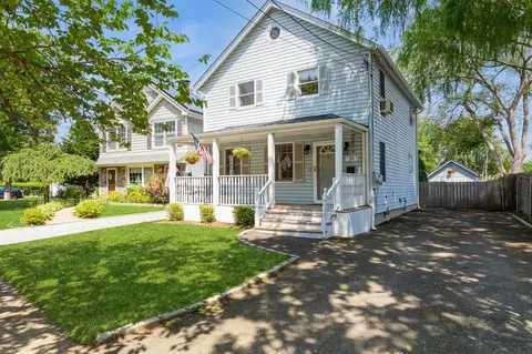 29 Irish Ln, East Islip, NY 11730