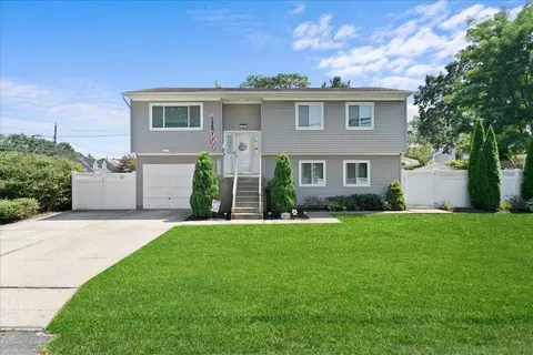 235 Mccall Ave, West Islip, NY 11795