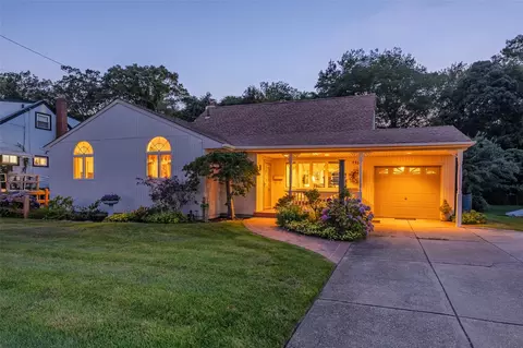 1130 Lakeshore Dr, Massapequa Park, NY 11762