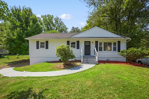 87 Coach Ln, Newburgh, NY 12550