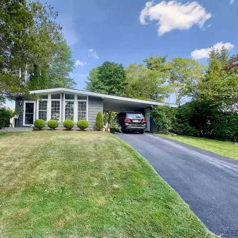 33 Crescent Cir, Thompson, NY 12775