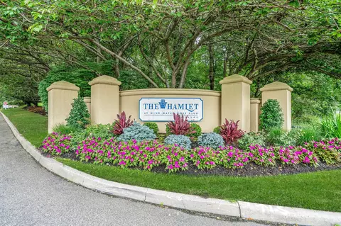 61 Windwatch Dr, Hauppauge, NY 11788