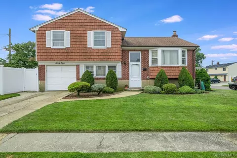 68 Dante Ave, Hicksville, NY 11801