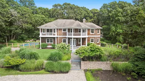 26 Davis Dr, Montauk, NY 11954