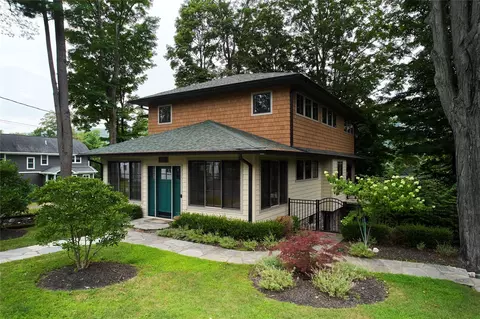 20 Myrtle Ave, Greenwood Lake, NY 10925