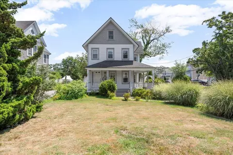 45 County Line Rd, Amityville, NY 11701
