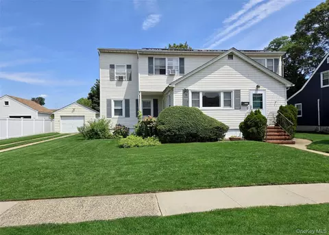 2291 Girard Pl, Merrick, NY 11566