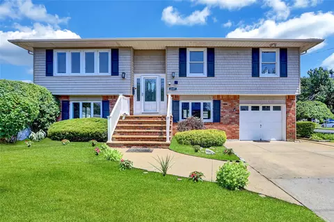 2327 Mattituck Ave, Seaford, NY 11783