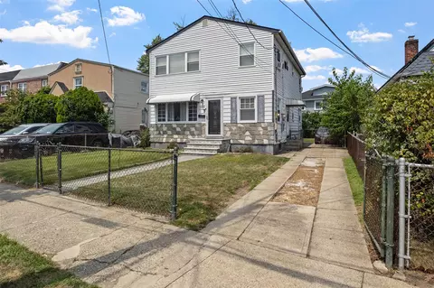 23915 147th Rd, New York, NY 11422