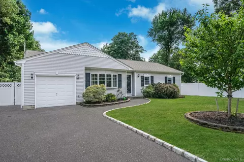 644 Peconic St, Ronkonkoma, NY 11779
