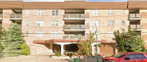 360 Central Ave #331, Lawrence, NY 11559