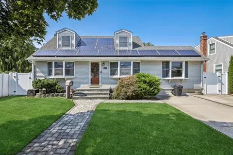 223 N Beech St, Massapequa, NY 11758