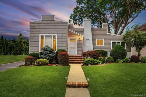 65 Lincoln Blvd, Merrick, NY 11566