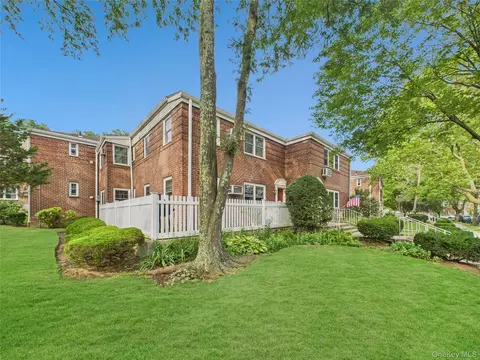 22439 Kingsbury Ave #A, Oakland Gardens, NY 11364