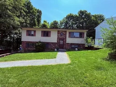 2 Mountain Ave, Middletown, NY 10940