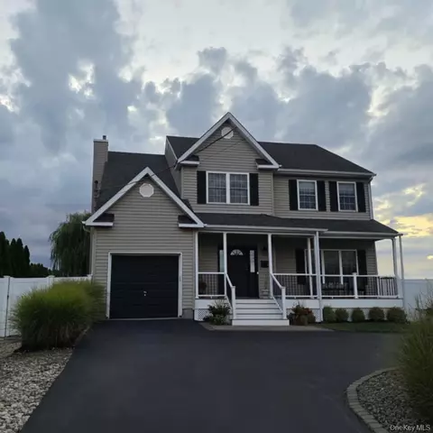 106 Surf Rd, Lindenhurst, NY 11757