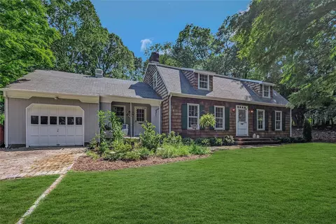 3 Nadia Ct, Saint James, NY 11780