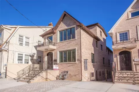 7-15 College Pl, College Point, NY 11356