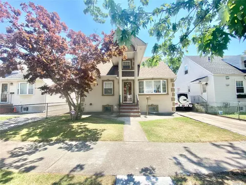 4947 166 St, New York, NY 11365