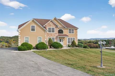 14 Burma Rd, Marlboro, NY 12542