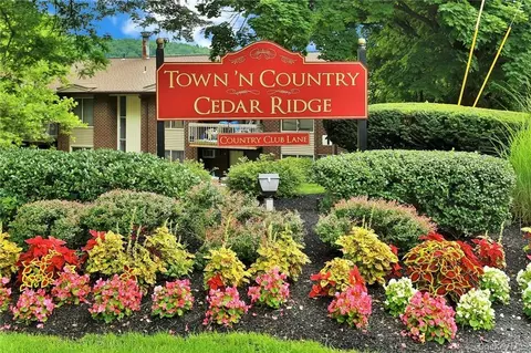 252 Country Club Ln, Pomona, NY 10970