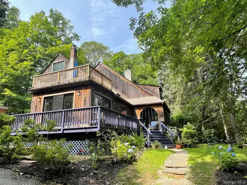 34 Mount Airy Rd E, Cortlandt, NY 10520