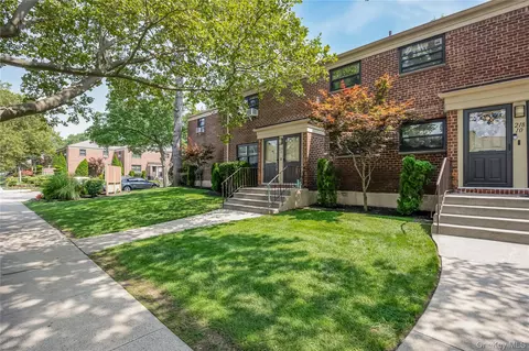 218-10 73rd Ave #2, Oakland Gardens, NY 11364