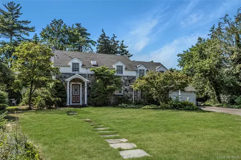 45 Orchard Meadow Rd, North Hempstead, NY 11596