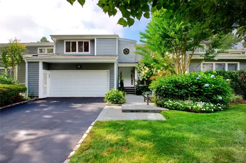 68 Bond Ct, North Hempstead, NY 11030
