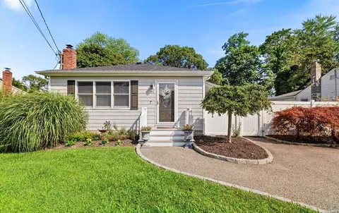 81 Miramar Ave, Brookhaven, NY 11772