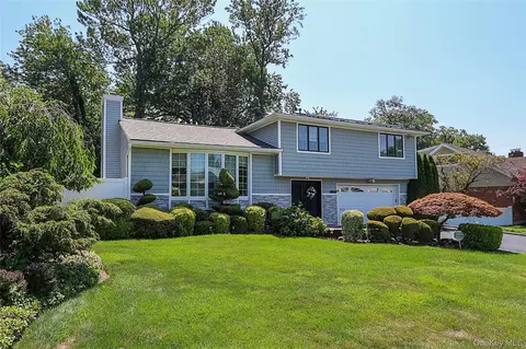 64 Hamilton Dr, North Hempstead, NY 11576