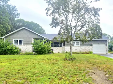 68 Alder Ln, Shirley, NY 11967