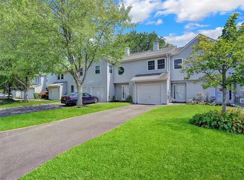 1107 Sara Cir #B, Port Jefferson Station, NY 11776