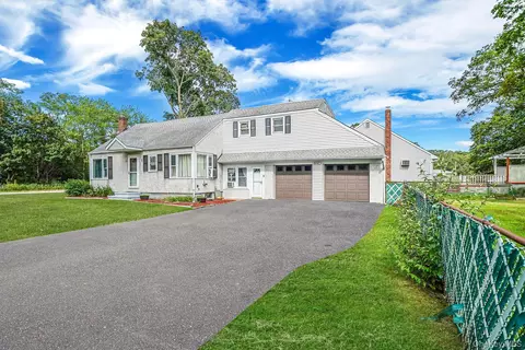 2581 Locust Ave, Ronkonkoma, NY 11779