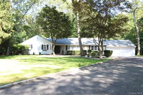 54 Aspen Ln, Stony Brook, NY 11790