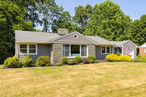 35 Fuller Ln, Hyde Park, NY 12538