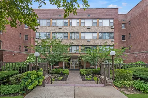 15 Hillpark Ave #2-O, North Hempstead, NY 11021