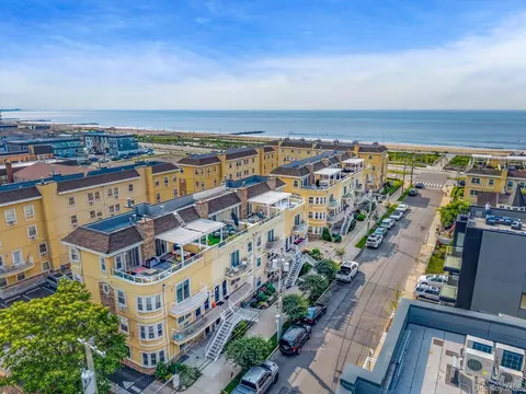 160 Beach 101st St #16B, Rockaway Park, NY 11694