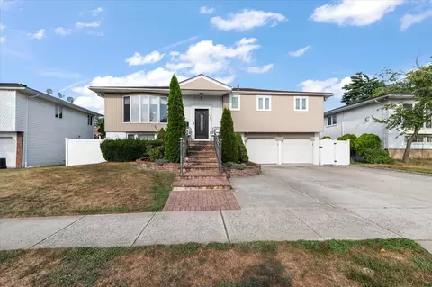 722 Eagle Dr, Valley Stream, NY 11581