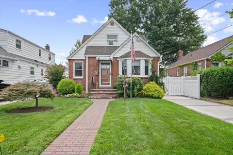 173 Semton Blvd, Franklin Square, NY 11010