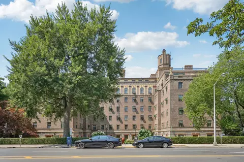 160 Middle Neck Rd #2 C, North Hempstead, NY 11021